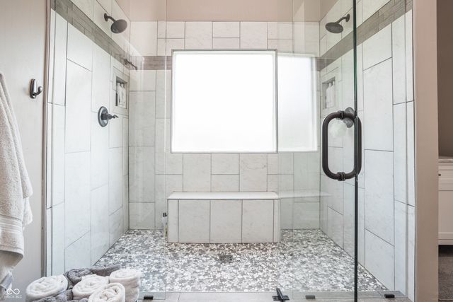 9904 Oak Ridge Drive, Zionsville, IN 46077
