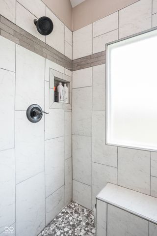 9904 Oak Ridge Drive, Zionsville, IN 46077