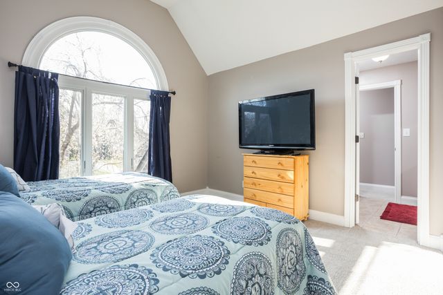 9904 Oak Ridge Drive, Zionsville, IN 46077