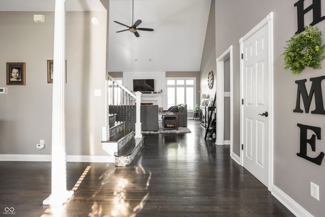 9904 Oak Ridge Drive, Zionsville, IN 46077