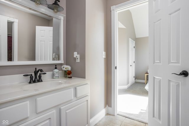 9904 Oak Ridge Drive, Zionsville, IN 46077