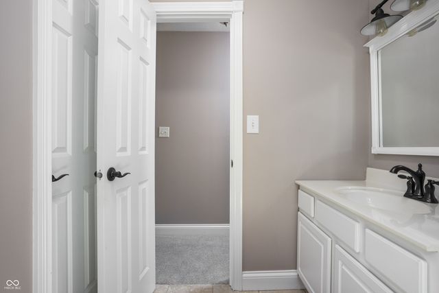 9904 Oak Ridge Drive, Zionsville, IN 46077