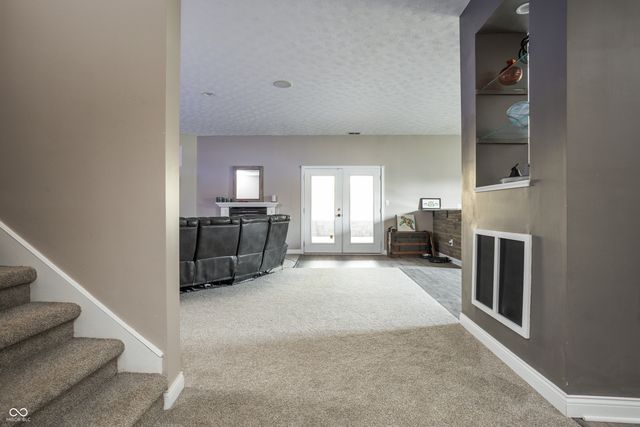9904 Oak Ridge Drive, Zionsville, IN 46077