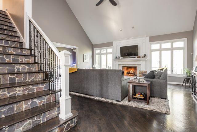 9904 Oak Ridge Drive, Zionsville, IN 46077