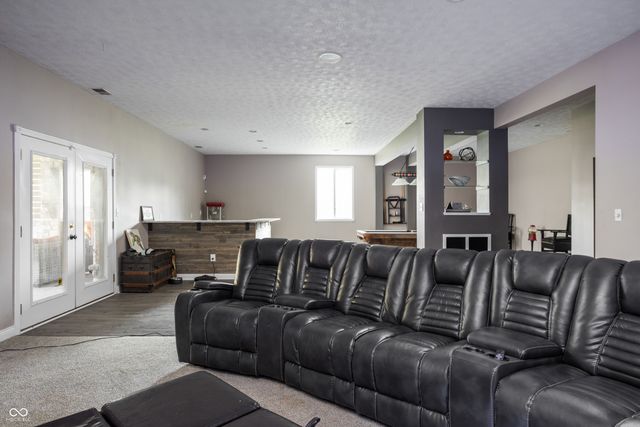 9904 Oak Ridge Drive, Zionsville, IN 46077