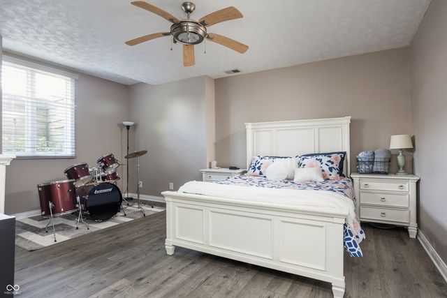9904 Oak Ridge Drive, Zionsville, IN 46077