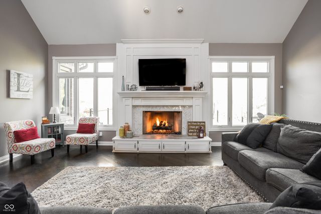 9904 Oak Ridge Drive, Zionsville, IN 46077