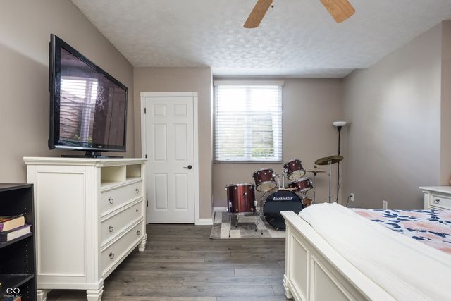 9904 Oak Ridge Drive, Zionsville, IN 46077