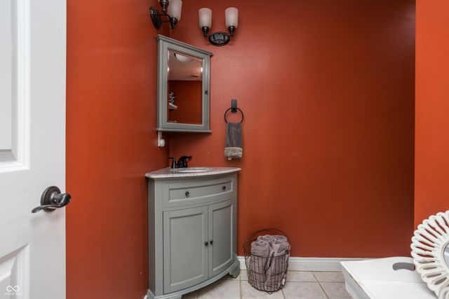 9904 Oak Ridge Drive, Zionsville, IN 46077