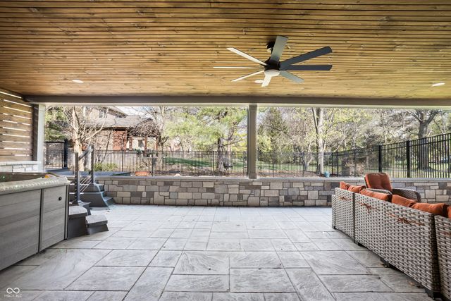 9904 Oak Ridge Drive, Zionsville, IN 46077