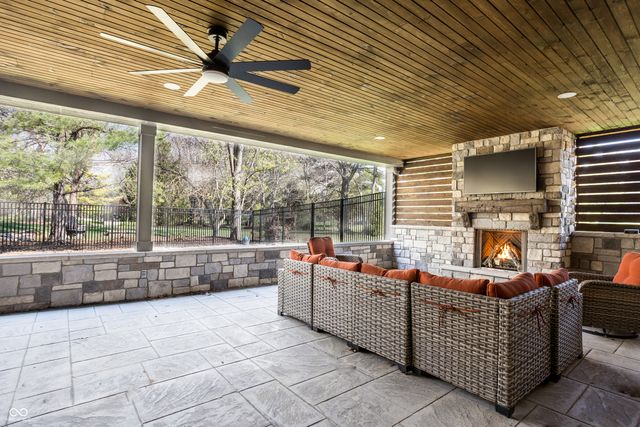 9904 Oak Ridge Drive, Zionsville, IN 46077