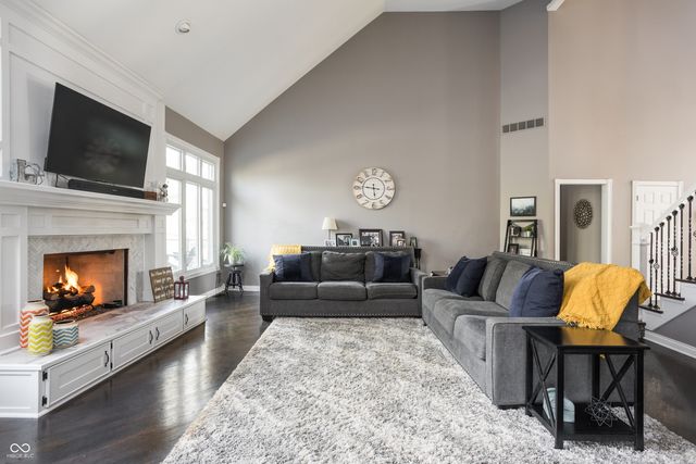 9904 Oak Ridge Drive, Zionsville, IN 46077