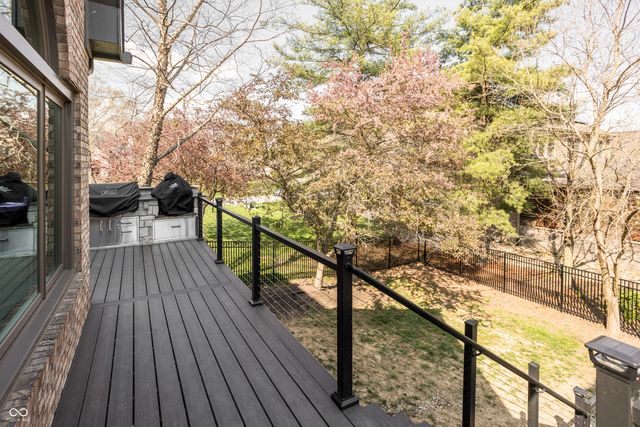 9904 Oak Ridge Drive, Zionsville, IN 46077