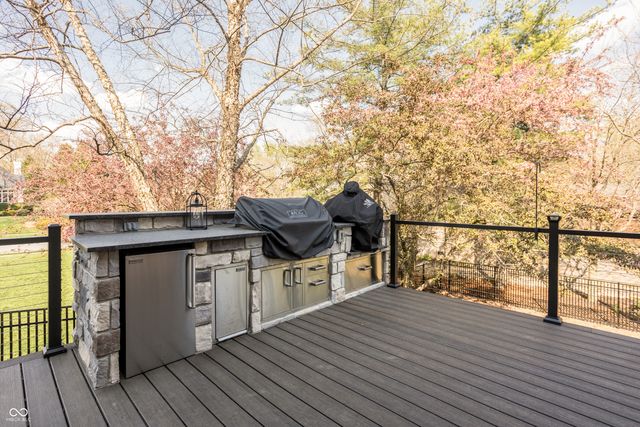 9904 Oak Ridge Drive, Zionsville, IN 46077