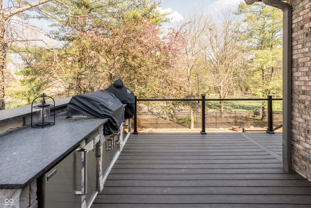 9904 Oak Ridge Drive, Zionsville, IN 46077