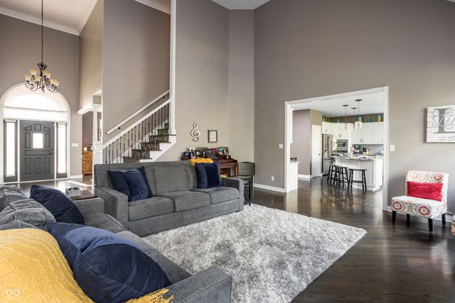 9904 Oak Ridge Drive, Zionsville, IN 46077