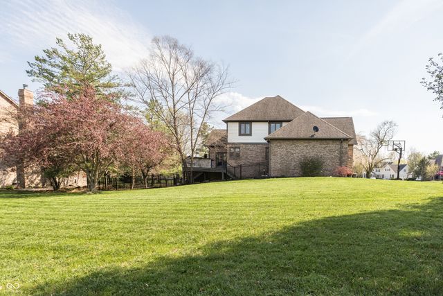 9904 Oak Ridge Drive, Zionsville, IN 46077