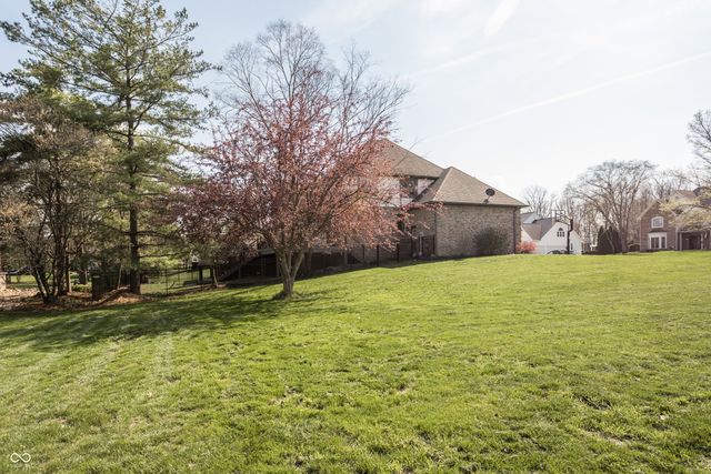 9904 Oak Ridge Drive, Zionsville, IN 46077