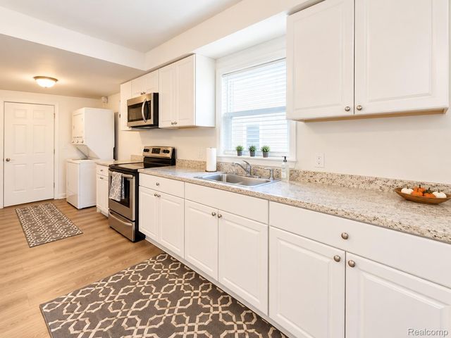 7500 Anna Avenue, Warren, MI 48092
