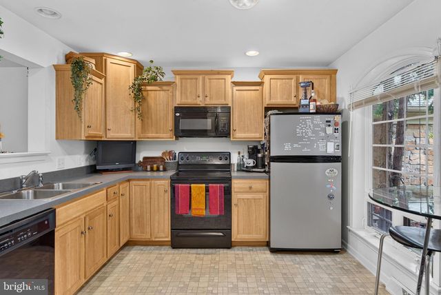 121 CREEKGATE CT, Millersville, PA 17551