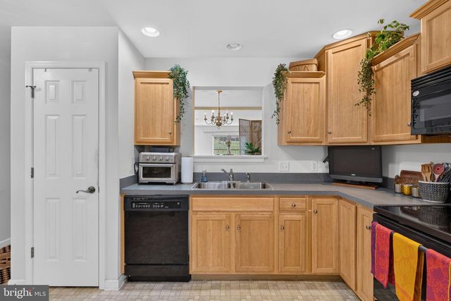 121 CREEKGATE CT, Millersville, PA 17551