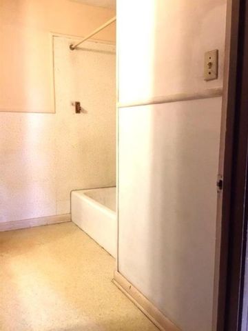 1424 Tennessee Street, Lake Charles, LA 70607