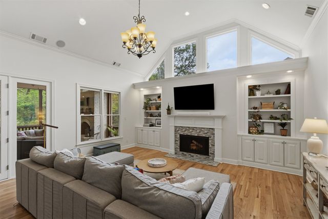 1881 RIVERDALE RD, Germantown, TN 38138