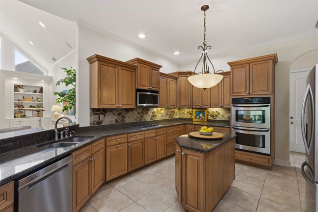 1881 RIVERDALE RD, Germantown, TN 38138