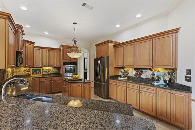 1881 RIVERDALE RD, Germantown, TN 38138