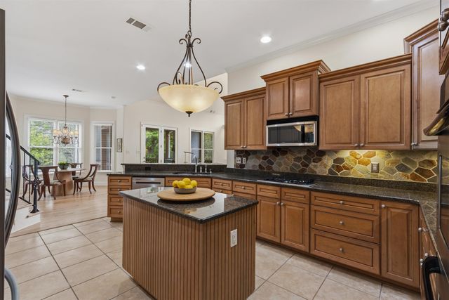 1881 RIVERDALE RD, Germantown, TN 38138