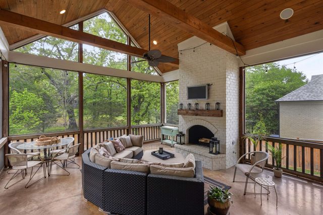 1881 RIVERDALE RD, Germantown, TN 38138