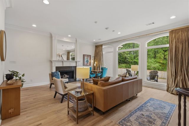 1881 RIVERDALE RD, Germantown, TN 38138