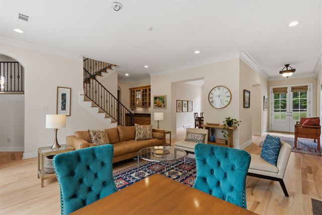 1881 RIVERDALE RD, Germantown, TN 38138