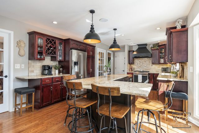 992 Belaire Court, Naperville, IL 60563