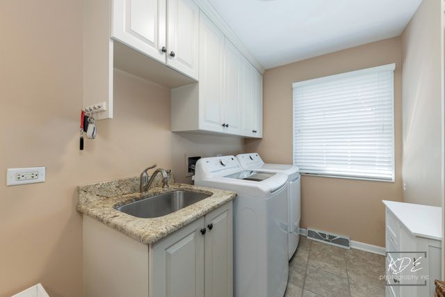 992 Belaire Court, Naperville, IL 60563