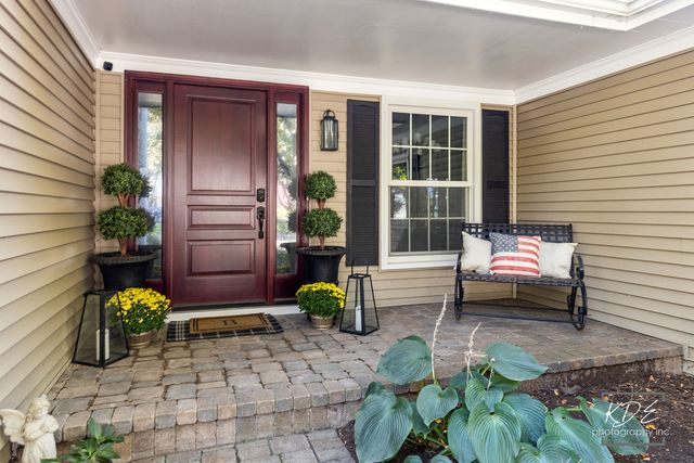 992 Belaire Court, Naperville, IL 60563