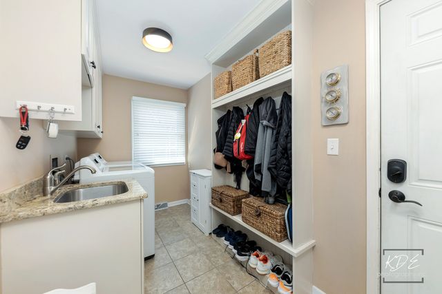 992 Belaire Court, Naperville, IL 60563