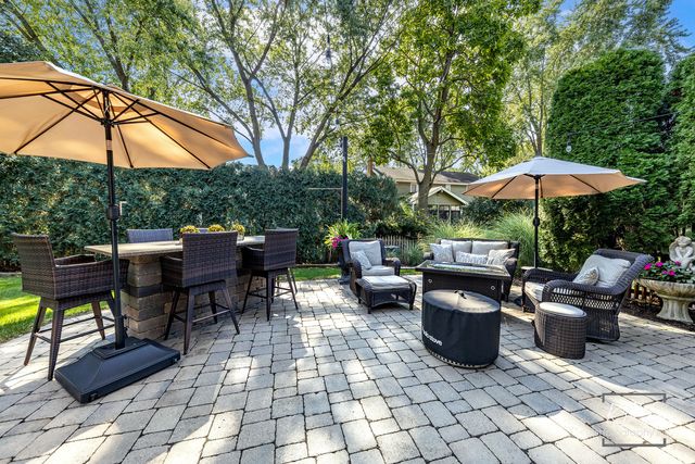 992 Belaire Court, Naperville, IL 60563