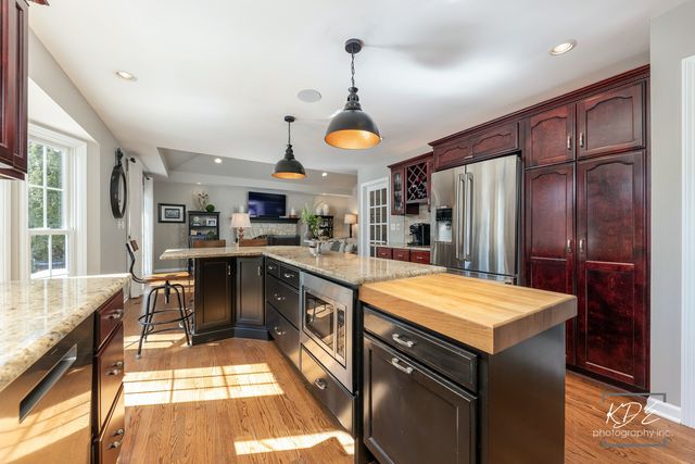 992 Belaire Court, Naperville, IL 60563