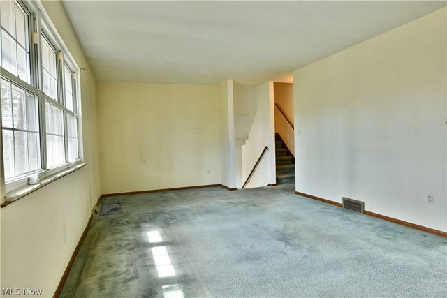 8391 Squires Lane NE, Warren, OH 44484