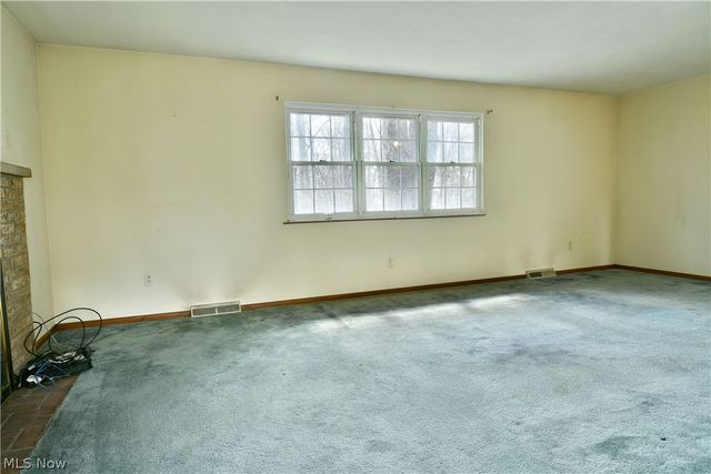 8391 Squires Lane NE, Warren, OH 44484