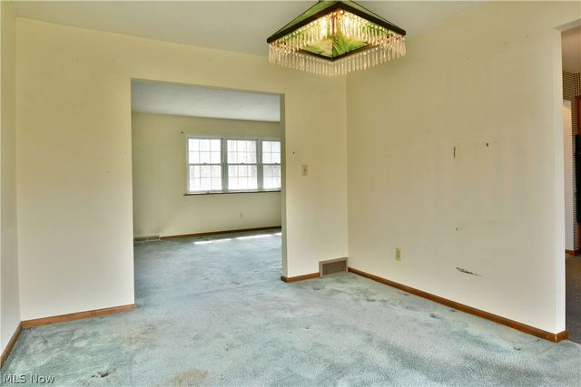 8391 Squires Lane NE, Warren, OH 44484