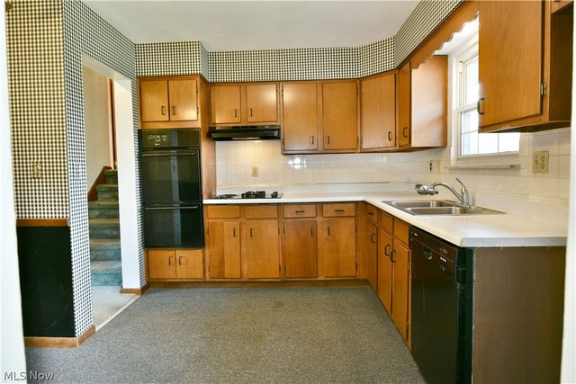 8391 Squires Lane NE, Warren, OH 44484