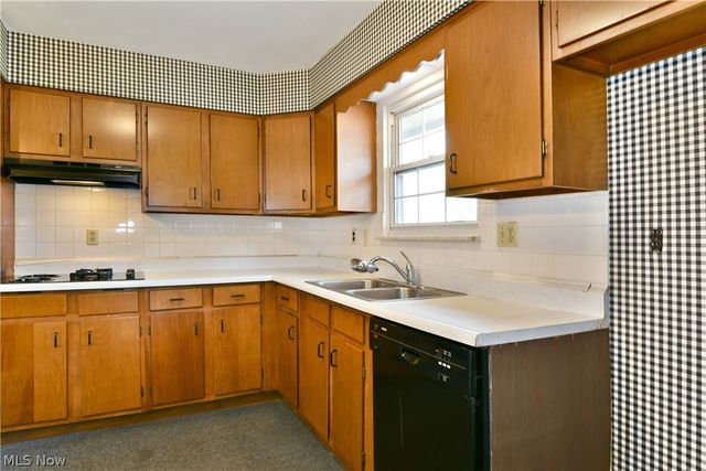 8391 Squires Lane NE, Warren, OH 44484