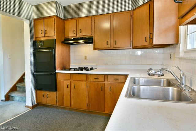 8391 Squires Lane NE, Warren, OH 44484