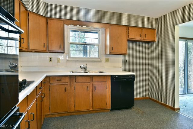 8391 Squires Lane NE, Warren, OH 44484