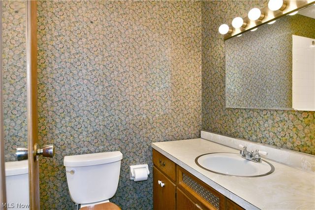 8391 Squires Lane NE, Warren, OH 44484