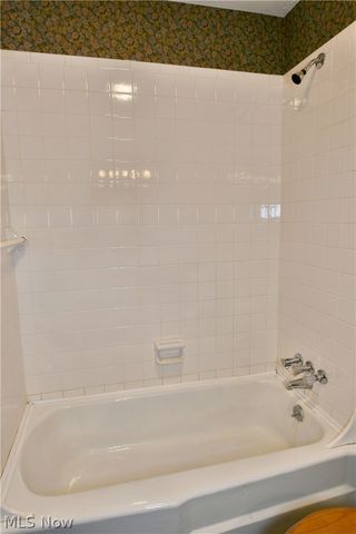 8391 Squires Lane NE, Warren, OH 44484