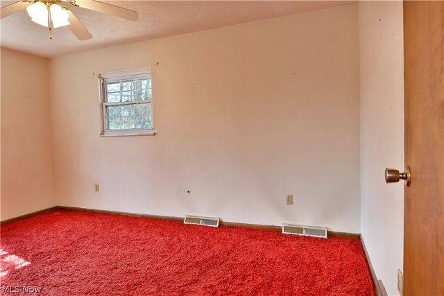 8391 Squires Lane NE, Warren, OH 44484