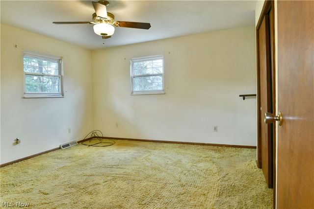 8391 Squires Lane NE, Warren, OH 44484